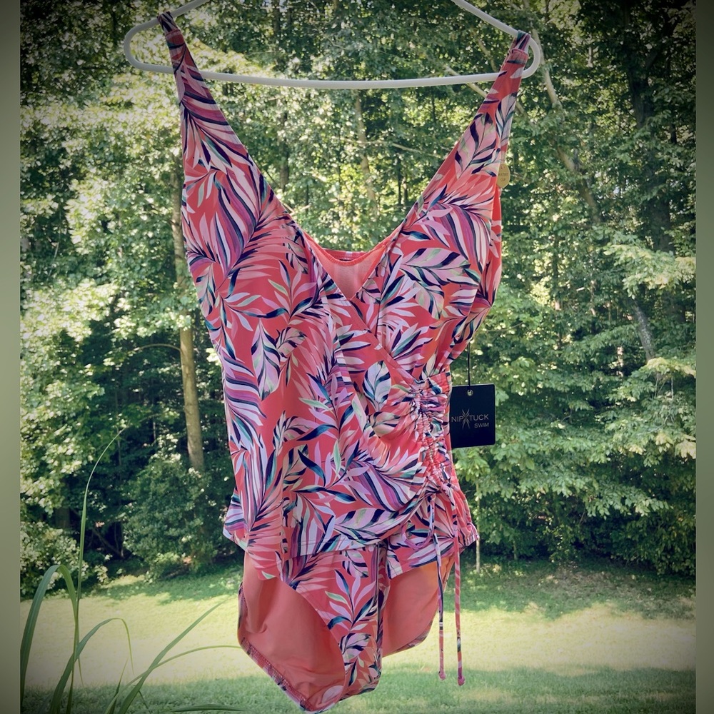 NWT NipTuck Swim Amanda faux wrap style crossover front, soft cups in fuori palm